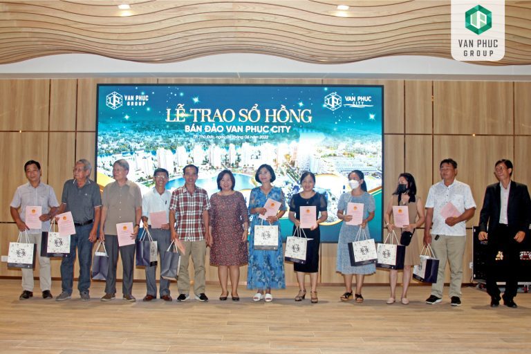 Vạn Phúc City trao sổ hồng cho cư dân