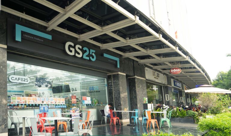 NHỘN NHỊP TẠI DÃY PHỐ SHOPHOUSE VAN PHUC CITY