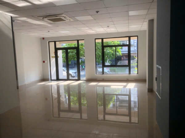 Cho Thuê Shophouse Mặt Tiền Đường 20m – Hoàn Thiện Nội Thất, Có Thang Máy – Giá 63 Triệu/Tháng