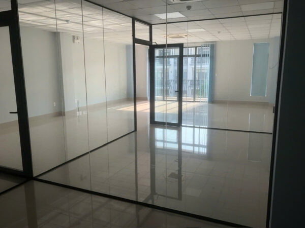 Cho Thuê Shophouse Mặt Tiền Đường 20m – Hoàn Thiện Nội Thất, Có Thang Máy – Giá 63 Triệu/Tháng - Hình ảnh 2